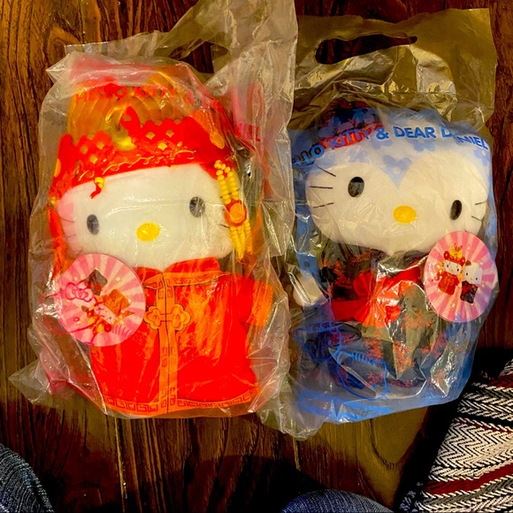 Hello kitty weeding - Picture 1 of 4